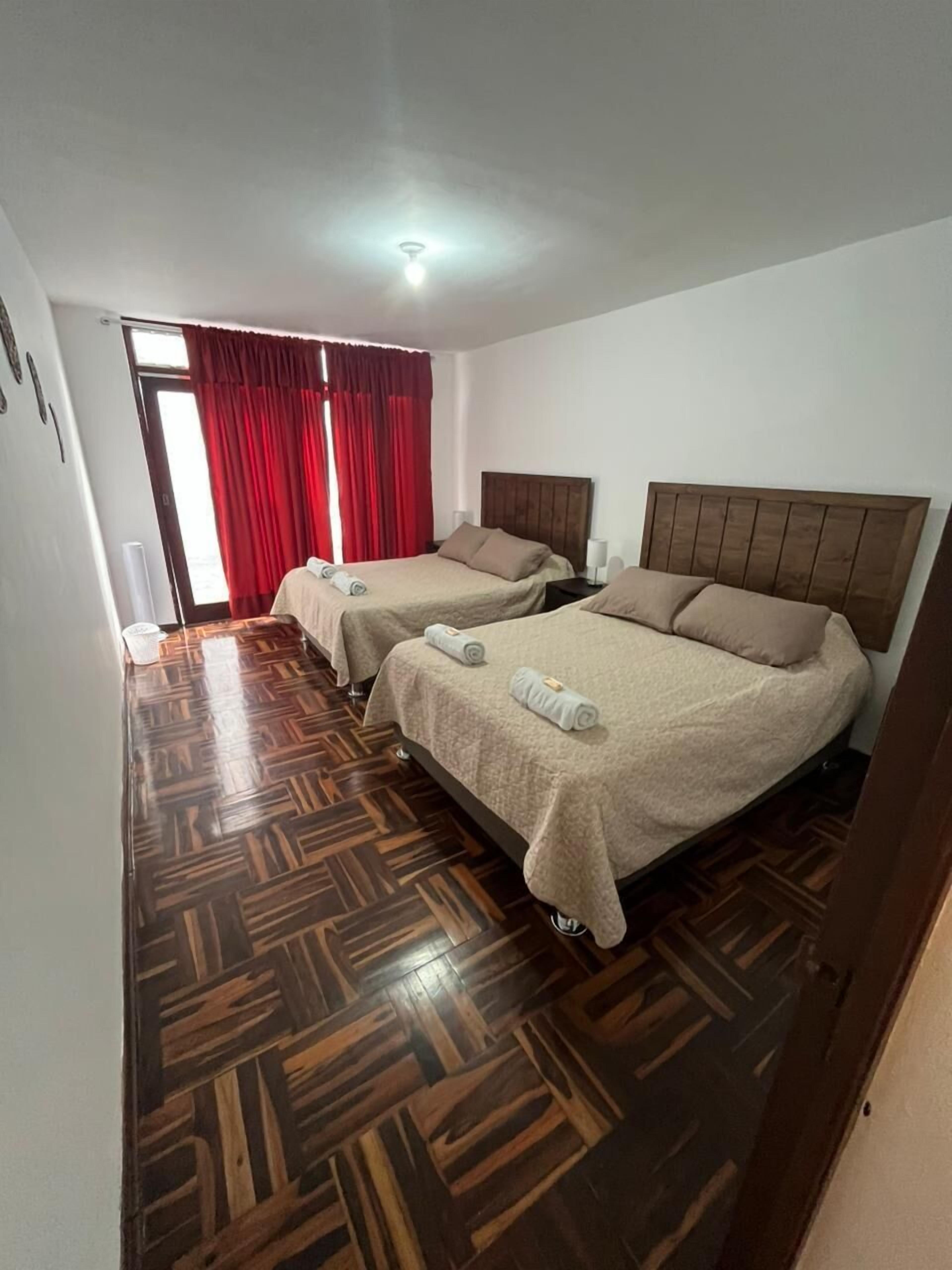 Comfort-værelse med dobbeltseng eller 2 enkeltsenge | Dundyner, individuel indretning, skrivebord