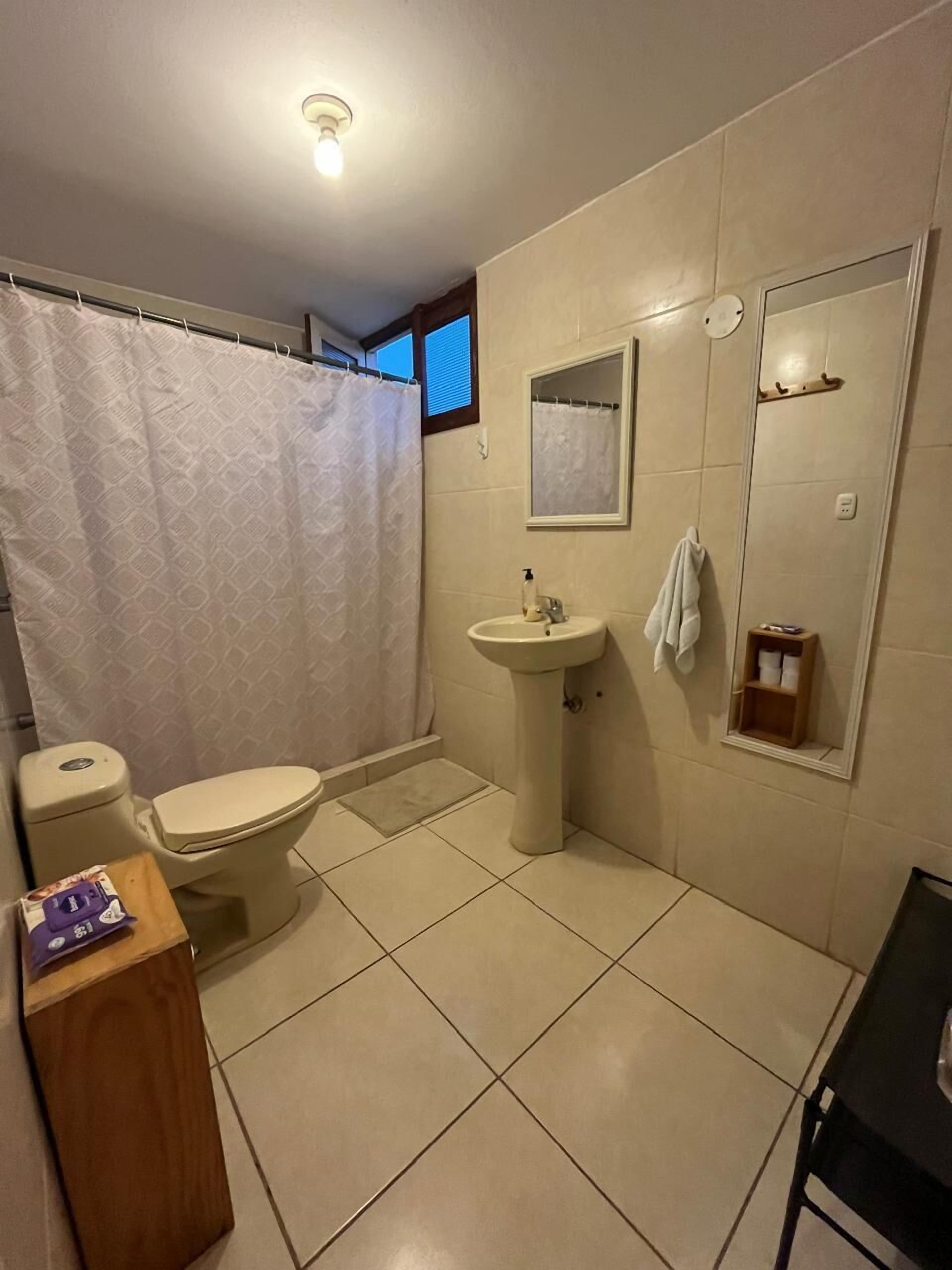 淋浴设施、免费洗浴用品、吹风机、毛巾