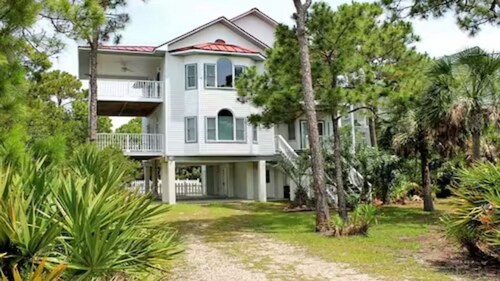 4C & Sand • Private Pool • Steps to Beach
