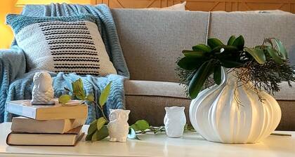 Cozy villa at Spa, 2 min to Mohegan, king-size bed, hot tub, sauna, and pool!