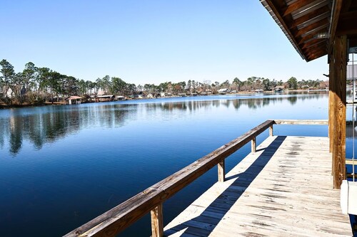 "Honey Hole on Lake Seminole" Lake front home with Boat Lift and Beautiful Views