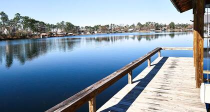 "Honey Hole on Lake Seminole" Lake front home with Boat Lift and Beautiful Views