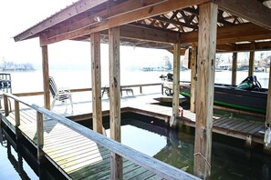 Marina - "Honey Hole on Lake Seminole" Lake front home with Boat Lift and Beautiful Views (Donalsonville)