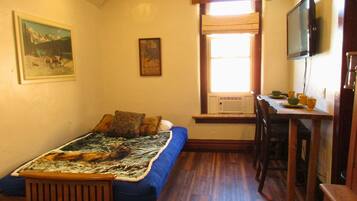 1 多间卧室、客房内保险箱、WiFi、床单