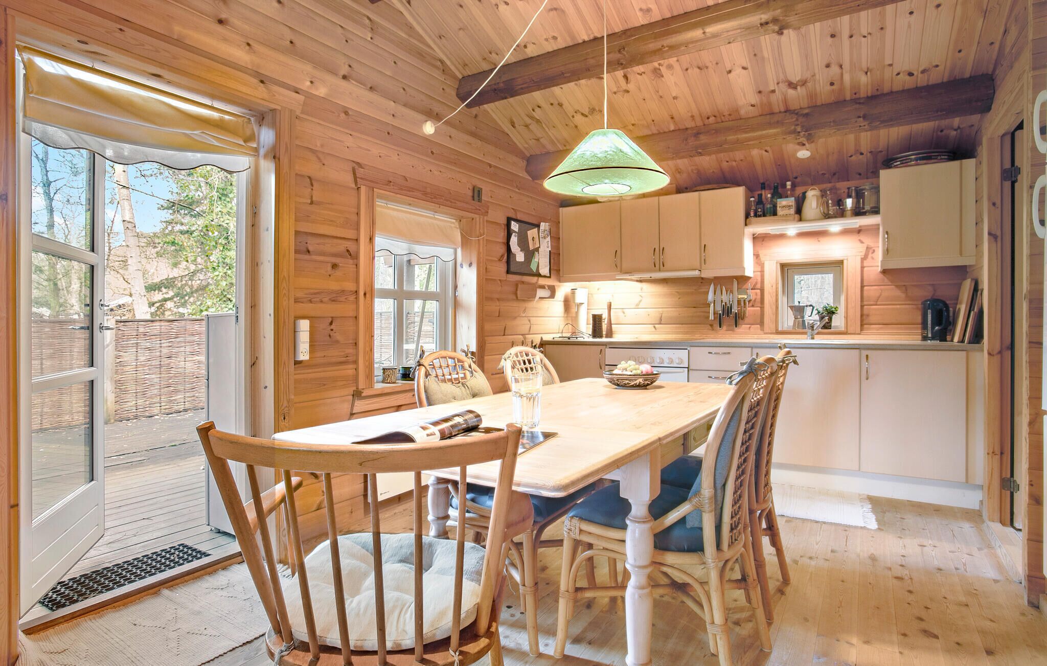 Fridge, stovetop, coffee/tea maker