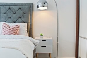 5 chambres, bureau, fer et planche à repasser, accès au Wi-Fi (inclus)