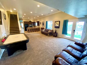 تلفزيون ذكي، مشغل دي في دي، كُتُب