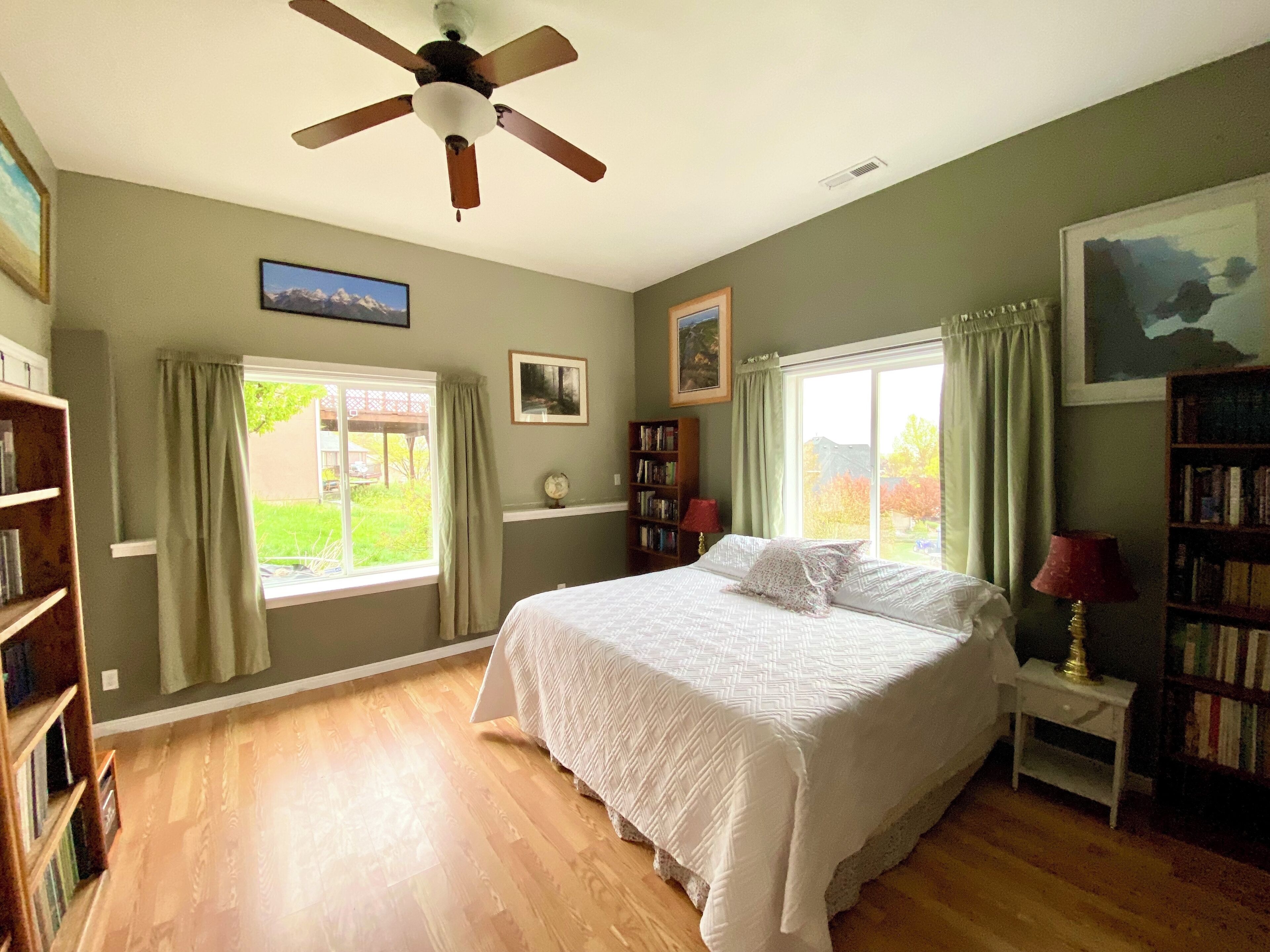 1 Schlafzimmer, Schreibtisch, Reisekinderbett, WLAN