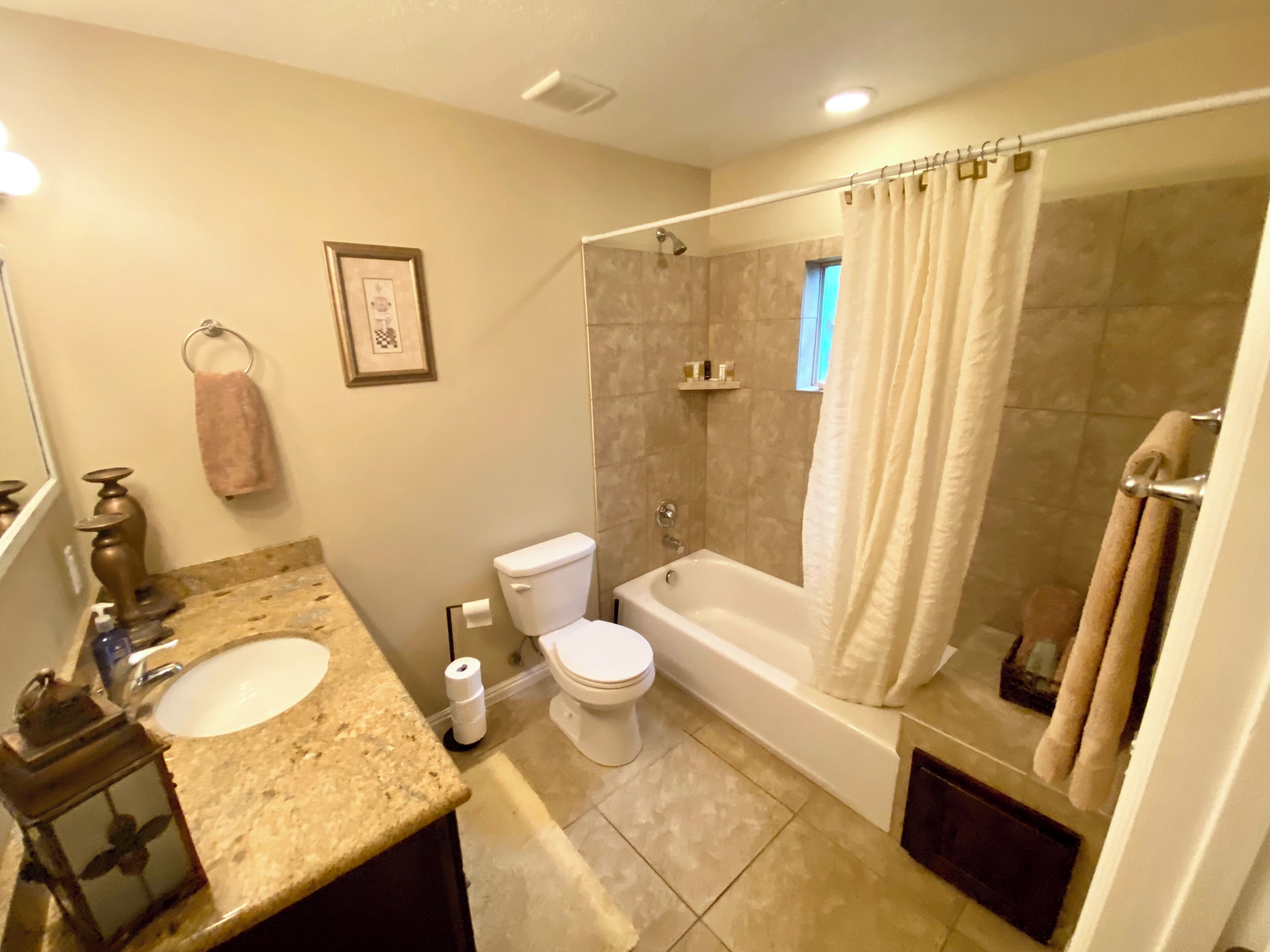 Handtücher, Seife, Shampoo, Toilettenpapier