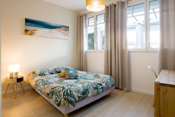 2 bedrooms, iron/ironing board, WiFi, bed sheets