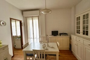 Dining - S325 - Sirolo, four-room apartment in the center with garden and parking space (SIROLO)