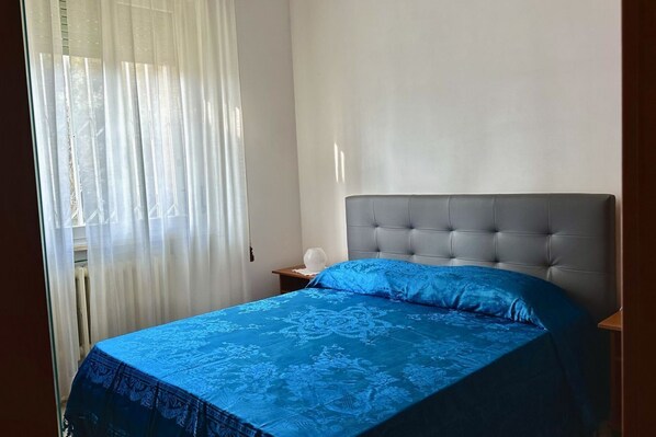 3 bedrooms, bed sheets