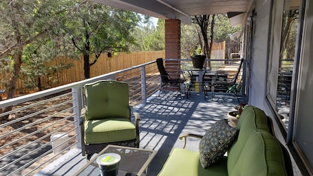 Terrace/patio. Javelina Heaven- Secluded-Private Trail-King Beds-Wildlife
