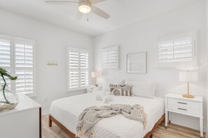 4 室のベッドルーム、アイロン / アイロン台、WiFi (無料)、ベッドシーツ