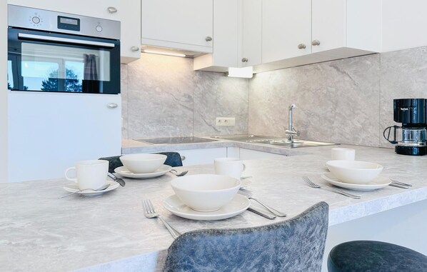 Fridge, microwave, stovetop, coffee/tea maker - Awesome apartment in Bredene with WiFi (Bredene)