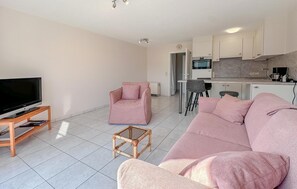 TV, DVD player - Awesome apartment in Bredene with WiFi (Bredene)