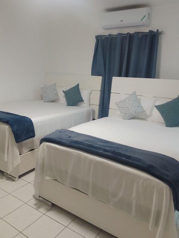 1 chambre, fer et planche à repasser, Wi-Fi, draps fournis