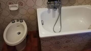 風筒、坐浴桶、提供毛巾、番梘