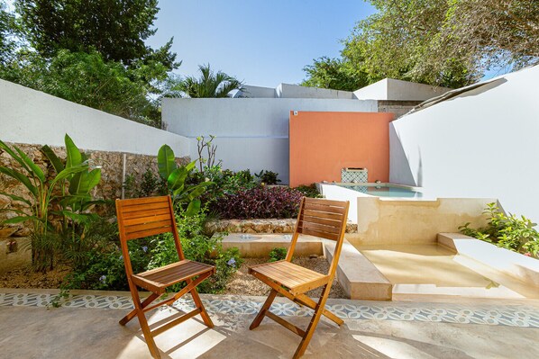 المنطقة المحيطة بالمنشأة