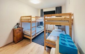 2 bedrooms, free WiFi, bed sheets