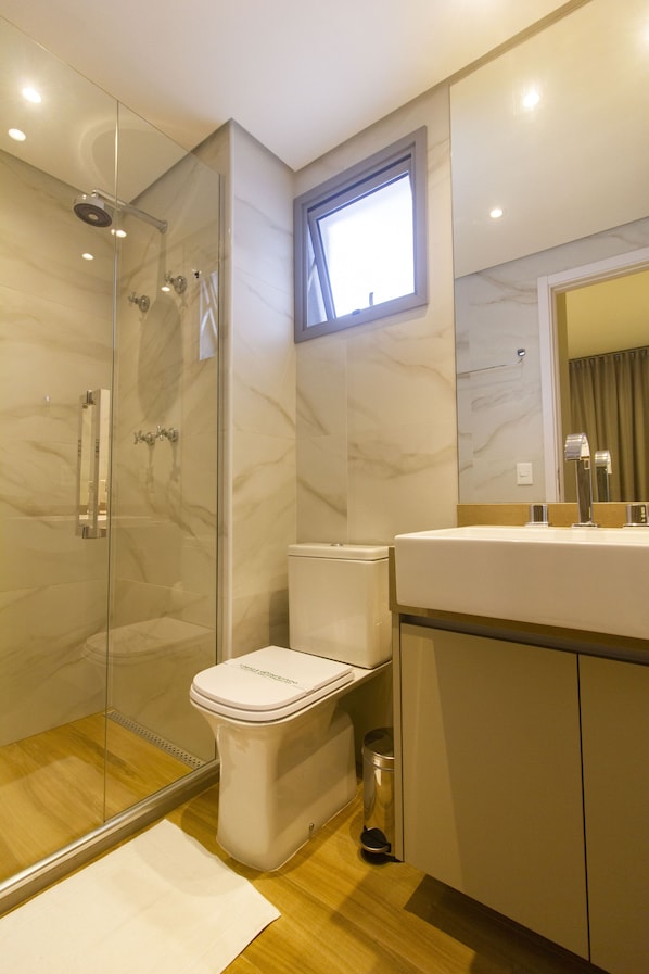 Apartment | Bathroom | Shower, hair dryer, towels