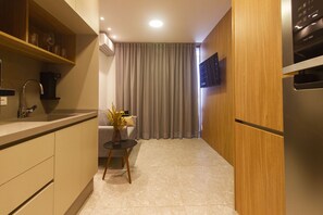 アパートメント | リビング エリア | 40 インチのスマートテレビ (デジタル放送視聴可)