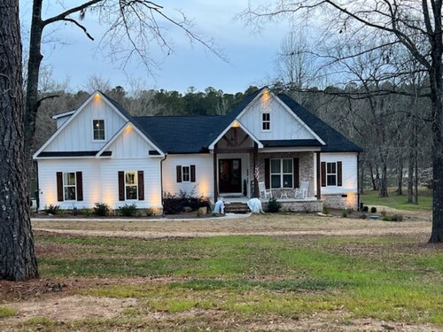 New to market - modern farm house Masters rental