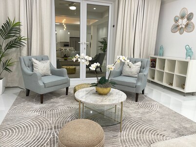 Glory Shores - Beautiful 2 Bedroom Beach Haven