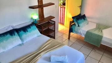 Comfort-Dreibettzimmer | Verdunkelungsvorhänge, kostenloses WLAN, Bettwäsche