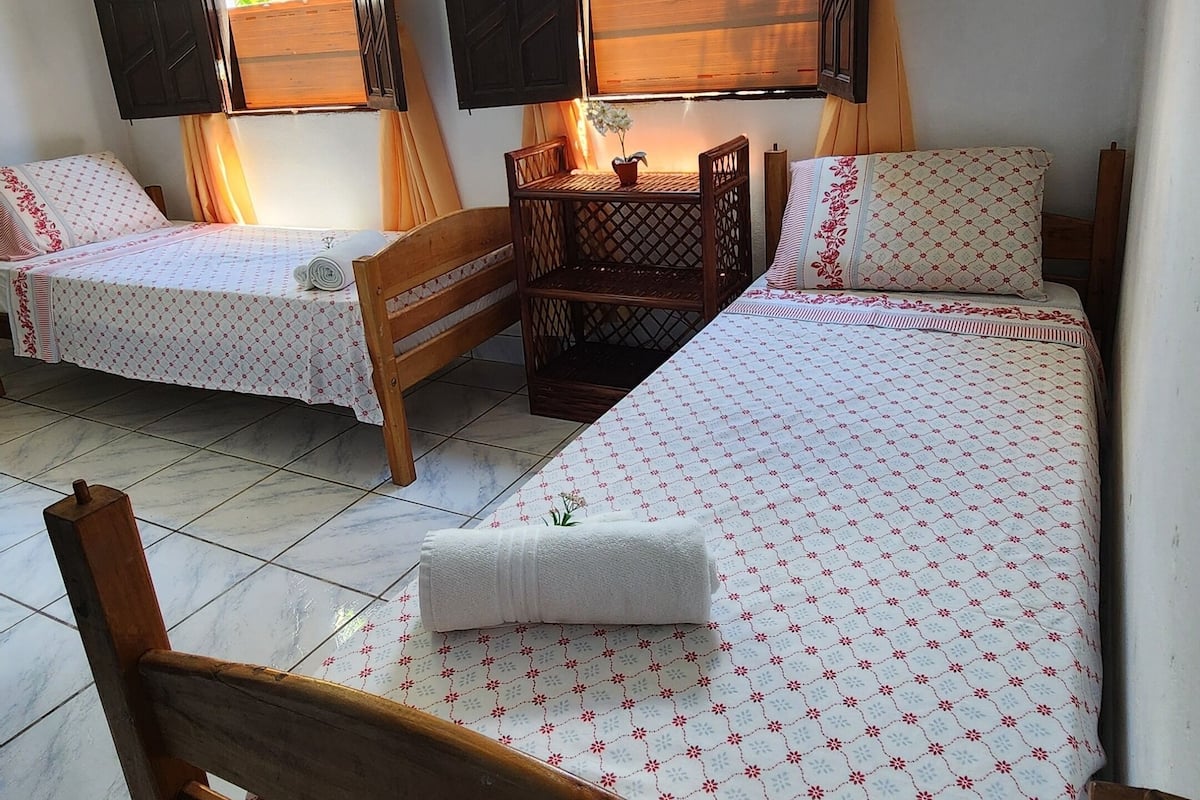 1 habitación, cortinas blackout, wifi gratis y ropa de cama