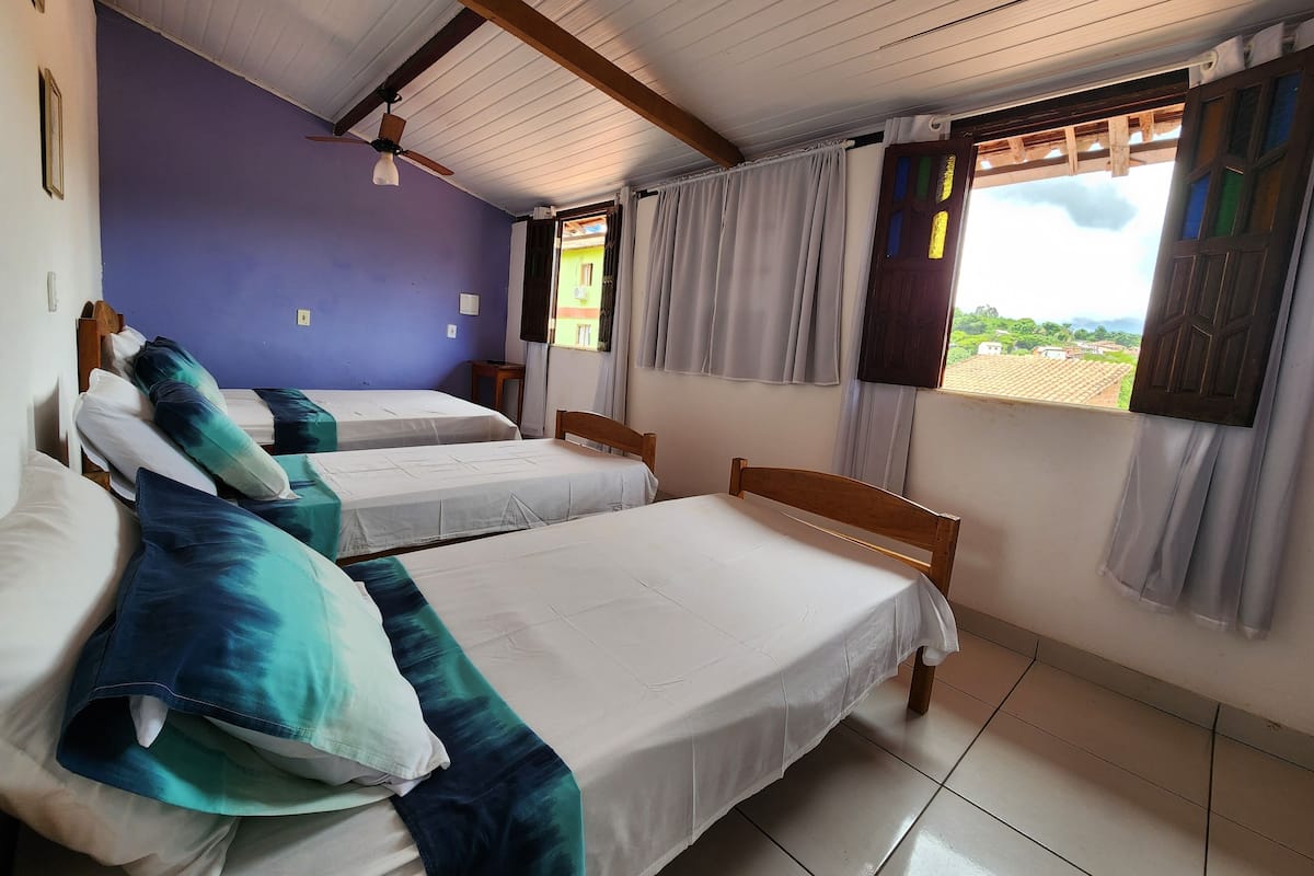 1 habitación, cortinas blackout, wifi gratis y ropa de cama