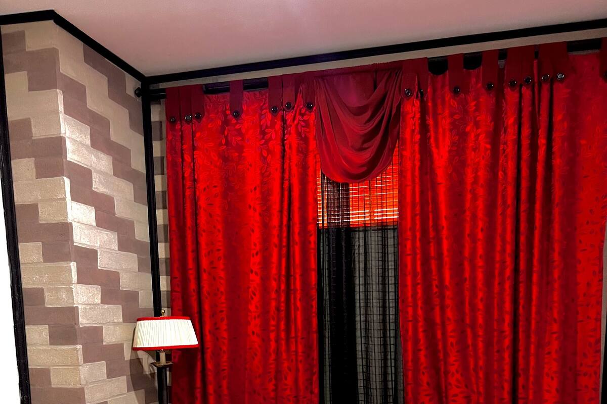 Basic Double Room Single Use | In-room safe, desk, iron/ironing board (on request), WiFi (free)
