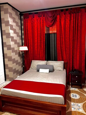 Basic Double Room Single Use | Peti besi dalam bilik, meja, seterika/papan seterika, Wi-fi percuma 