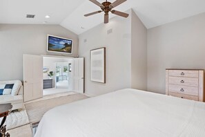 3 bedrooms, desk, iron/ironing board, travel crib