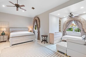 3 Schlafzimmer, Schreibtisch, Bügeleisen/Bügelbrett, Reisekinderbett