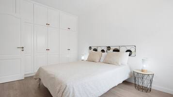 1 slaapkamer, een strijkplank/strijkijzer, gratis wifi, beddengoed