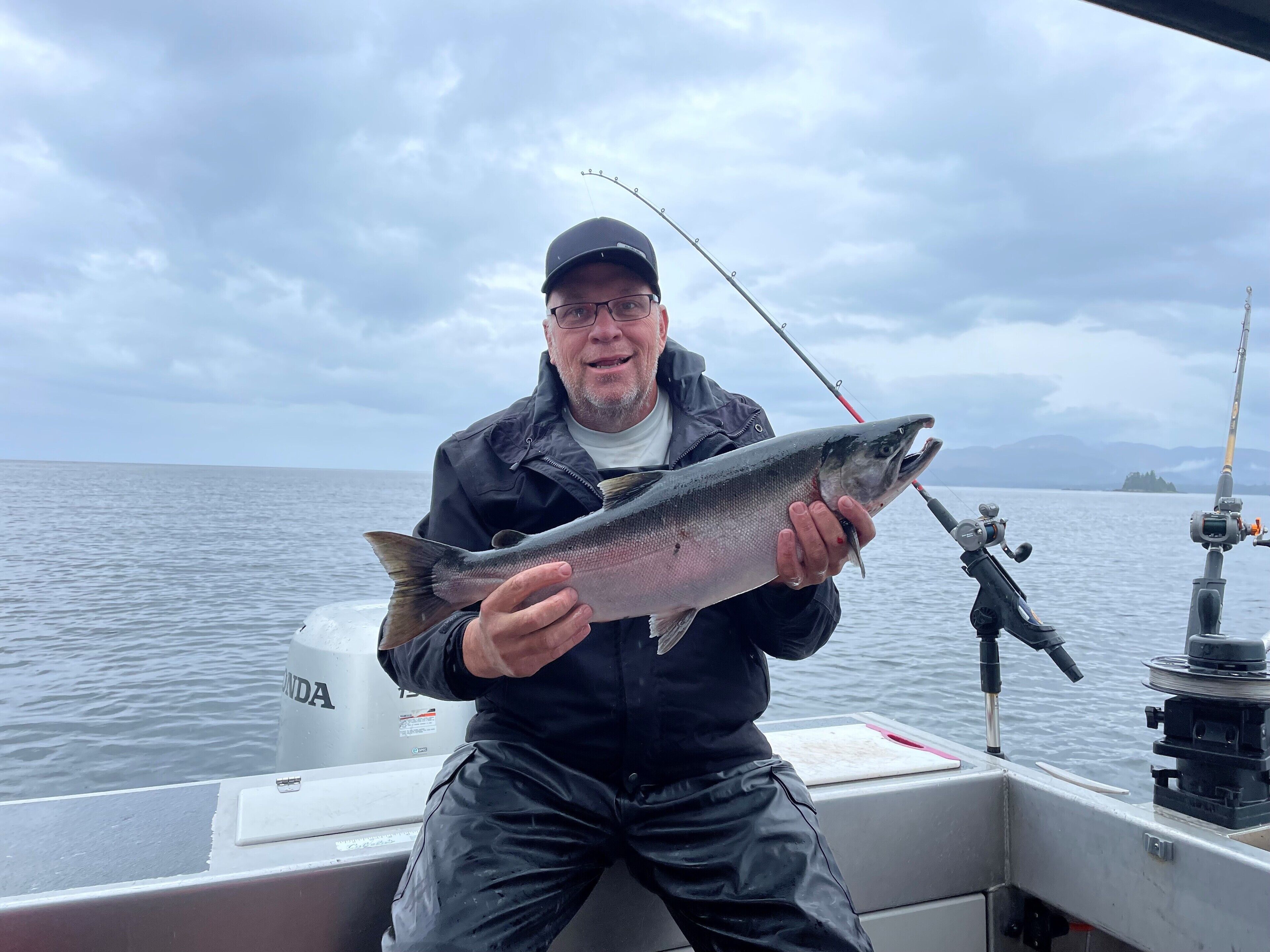 Towels, shampoo, toilet paper