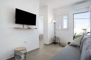 TV - Apartment 'Casa Santolina' with Private Pool, Private Terrace and Air Conditioning (Vejer de la Frontera)