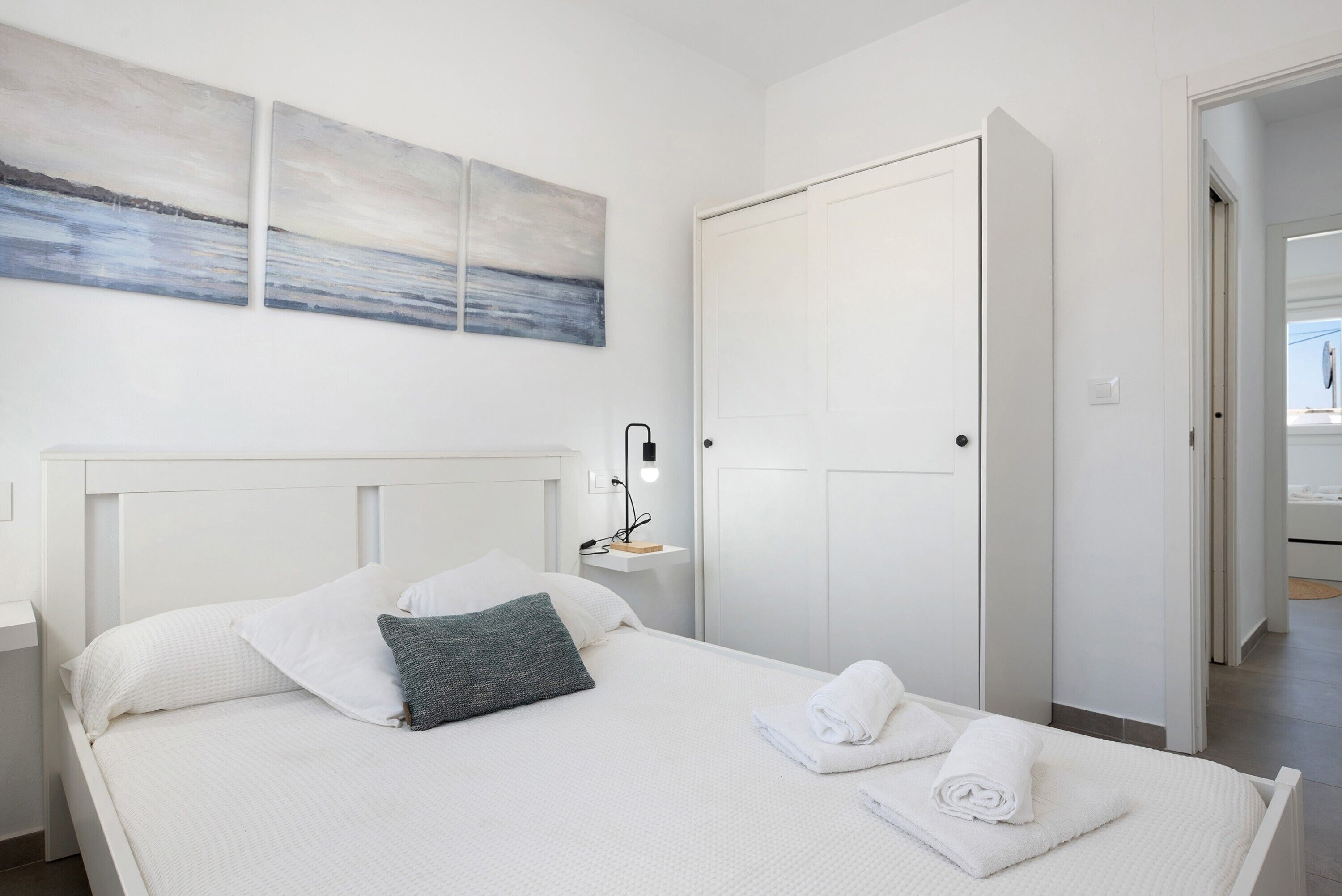 2 bedrooms, iron/ironing board, bed sheets