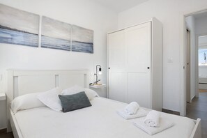 2 bedrooms, iron/ironing board, bed sheets - Apartment 'Casa Santolina' with Private Pool, Private Terrace and Air Conditioning (Vejer de la Frontera)