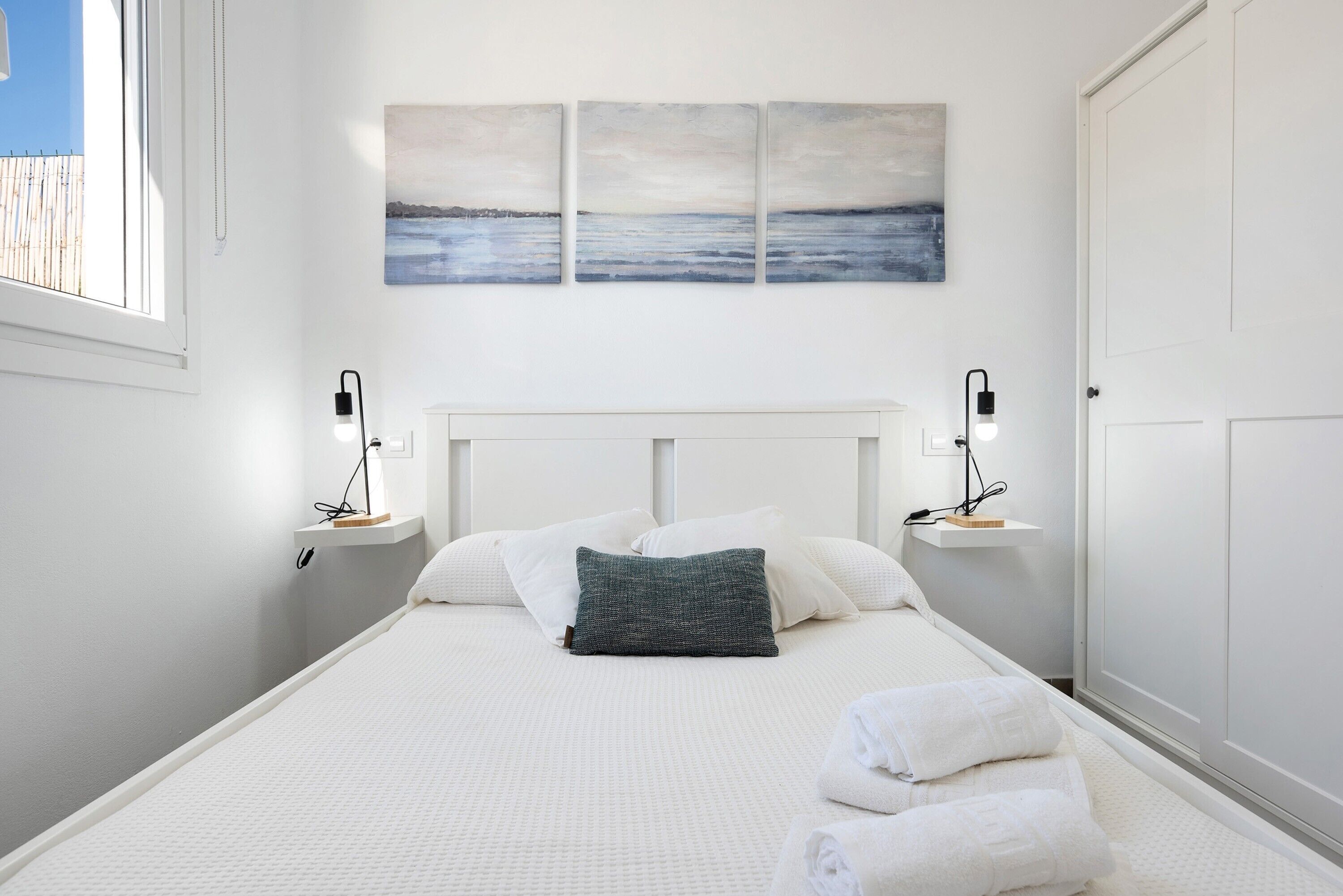 2 slaapkamers, een strijkplank/strijkijzer, beddengoed