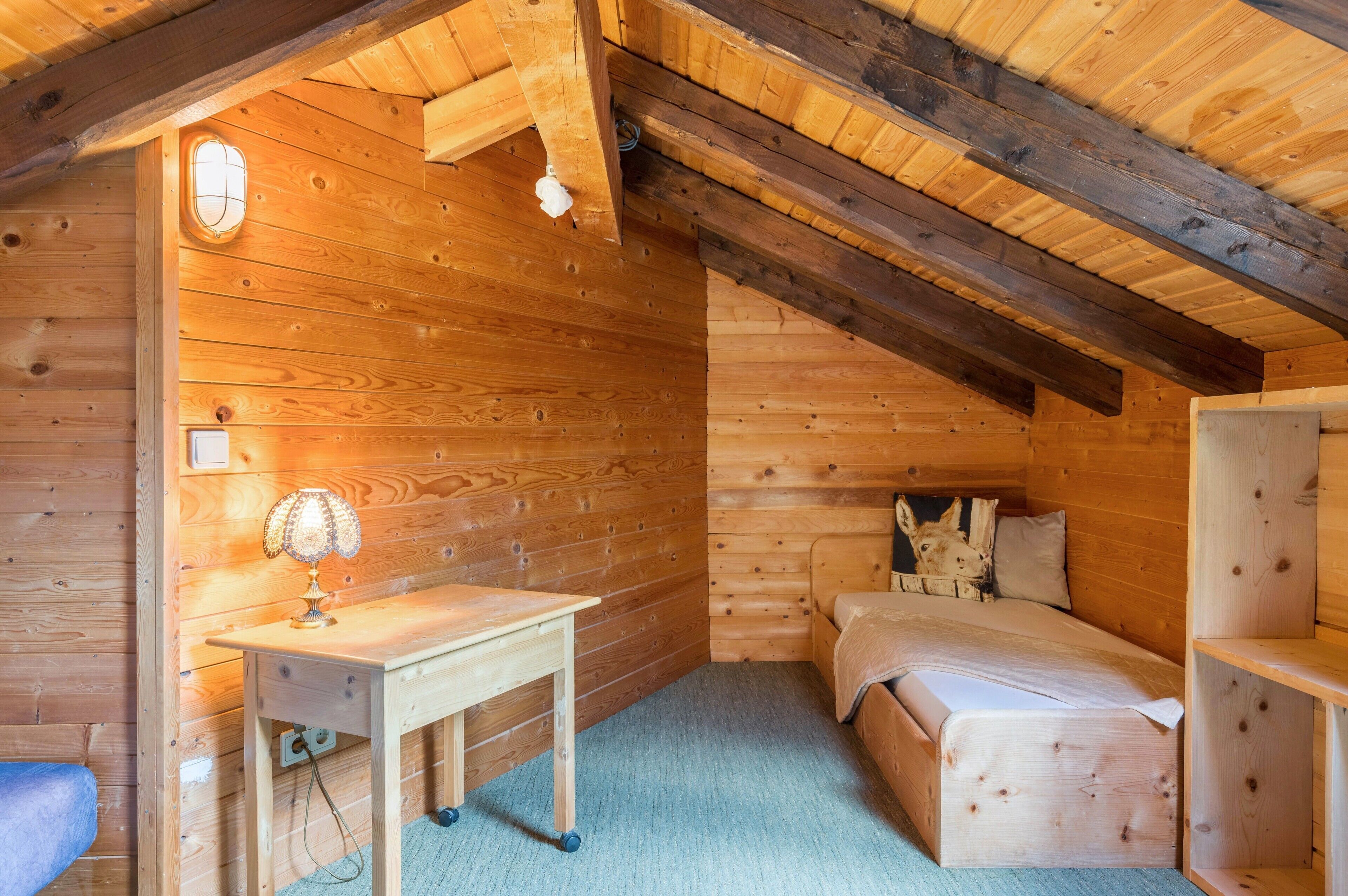 2 室のベッドルーム、WiFi (無料)、ベッドシーツ