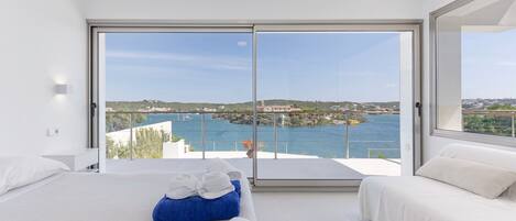 5 bedrooms, iron/ironing board, free WiFi, bed sheets