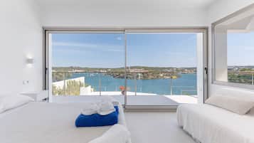5 bedrooms, iron/ironing board, free WiFi, bed sheets