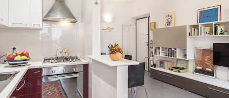 Kühlschrank, Ofen, Herdplatte, Geschirrspüler