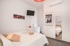 1 habitación, tabla de planchar con plancha, wifi gratis y ropa de cama 