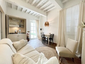 TV, fireplace - Holiday Apartment "Lilla" with Shared Pool, Shared Garden & Wi-Fi (Montepulciano)