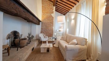 Télévision, cheminée