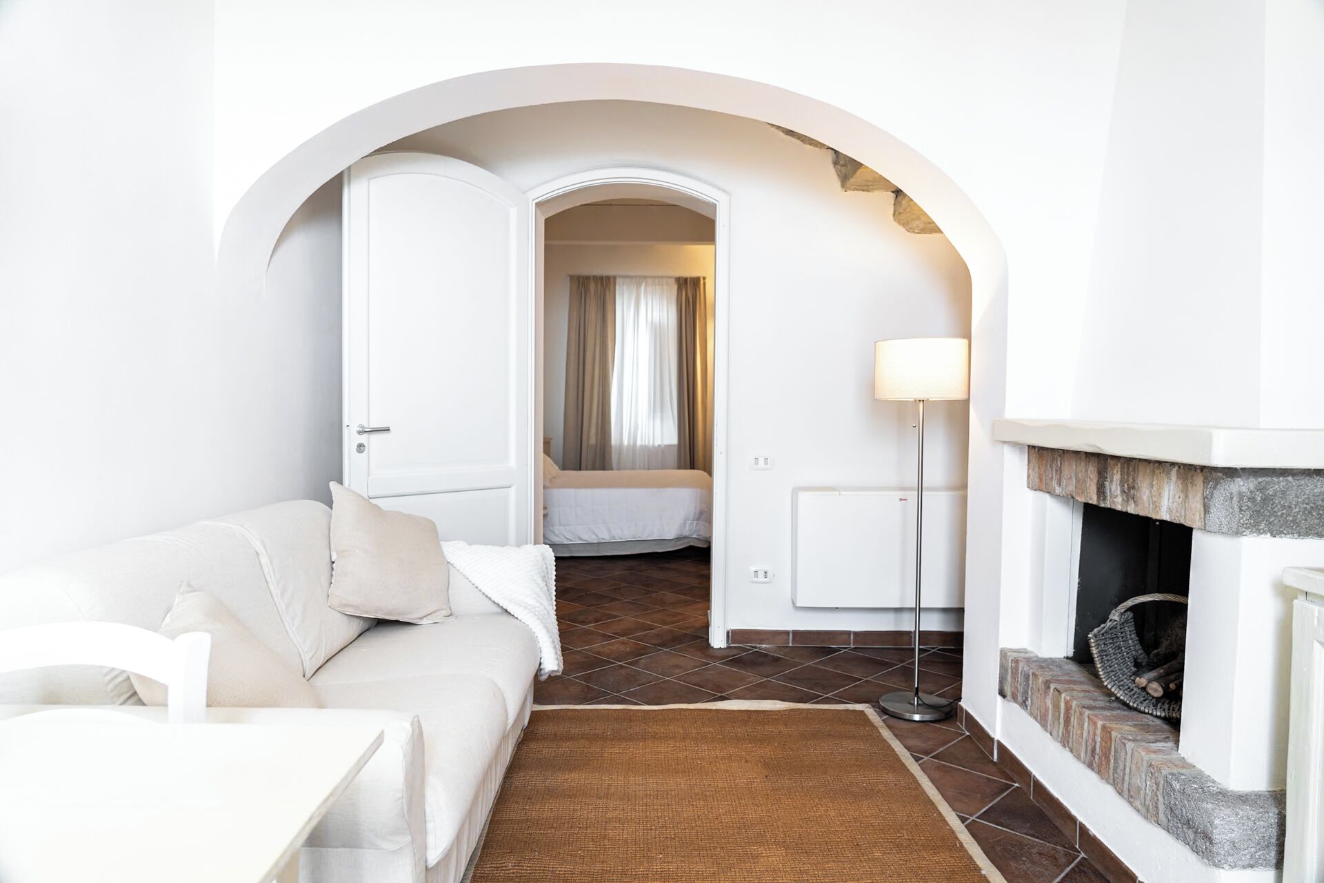 Télévision, cheminée