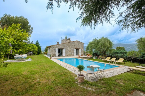 Pool - Villa 'Cyprès Bleu' with private pool, private terrace and Wi-Fi (Peymeinade)